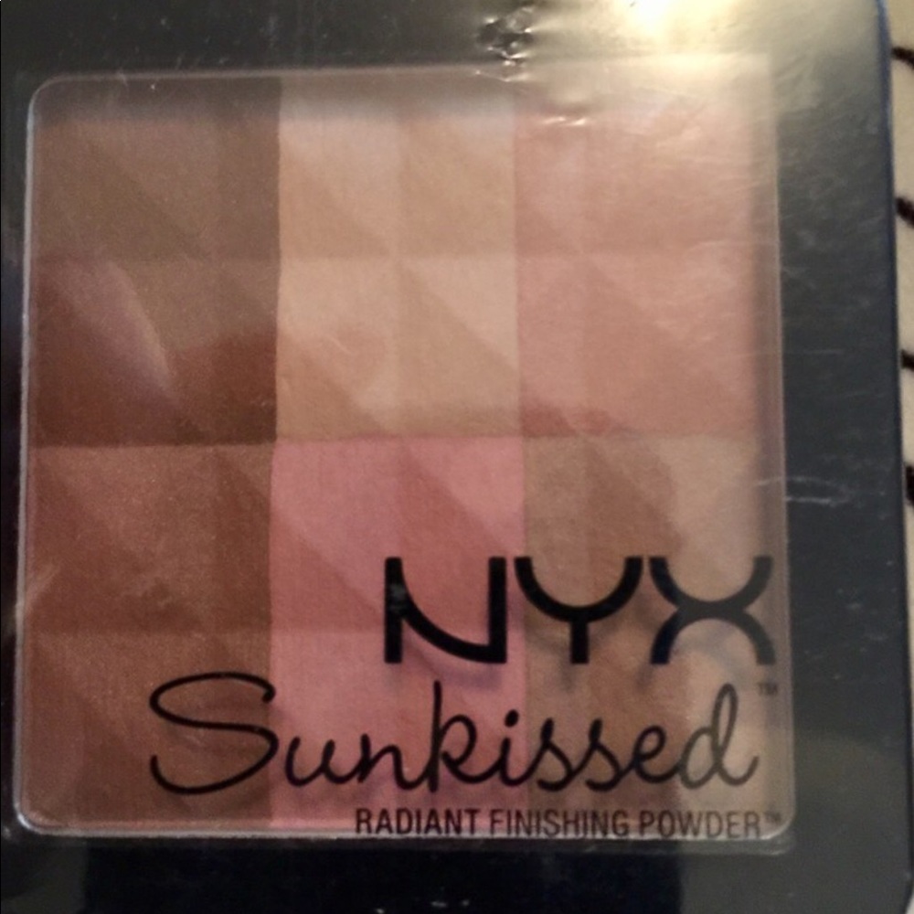 NYX Sunkissed Radiant Finishing Powder  Sealed